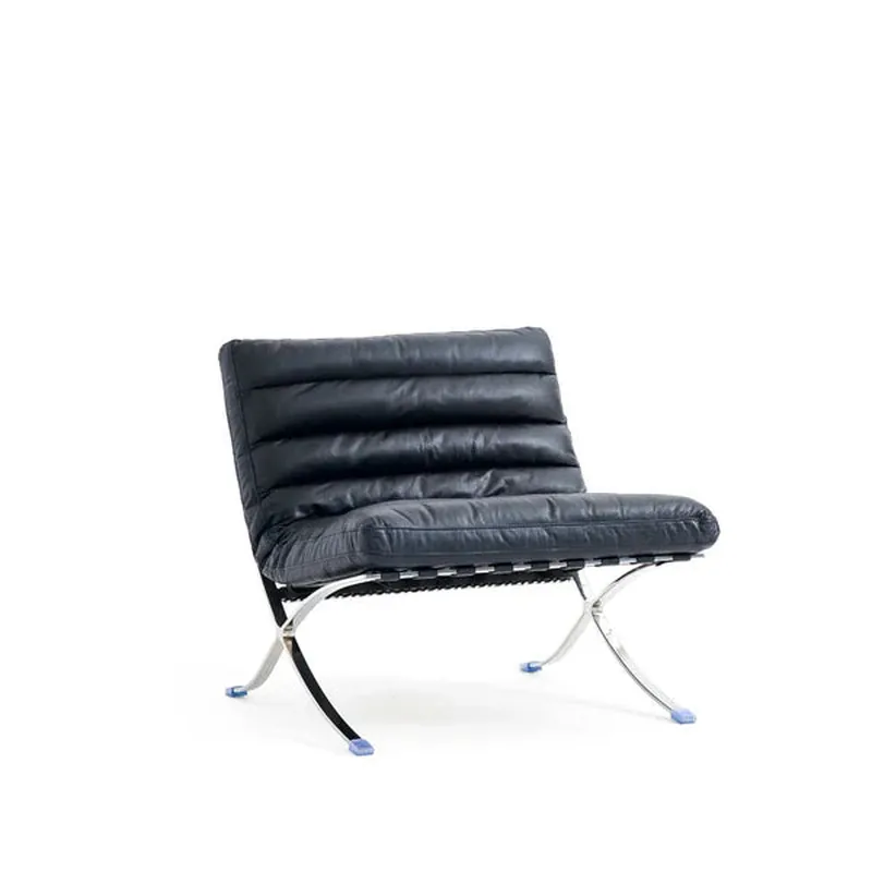 The ribbed lounge chair in black, seen from the front corner